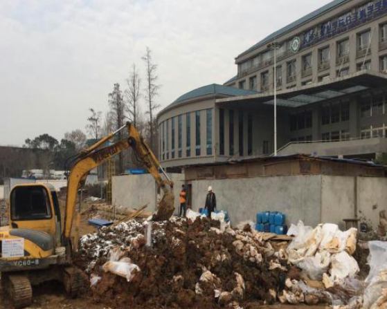 武漢軍運(yùn)會某場館污染土壤應(yīng)急修復(fù)